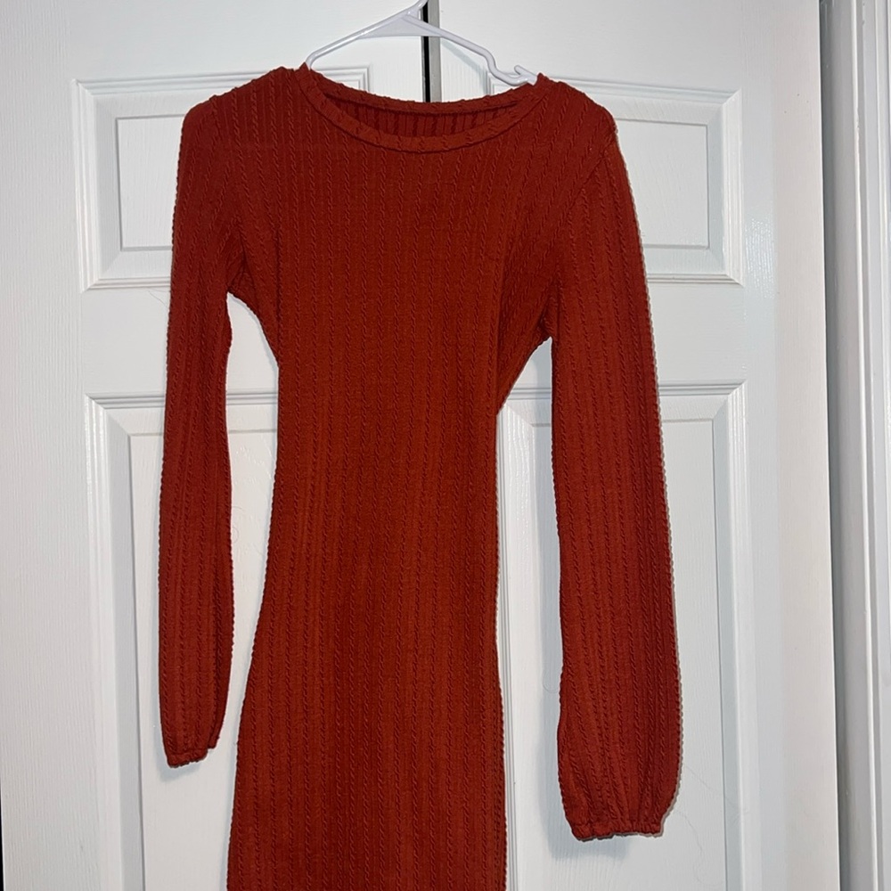 Pretty fall dress with preferable tie in the back